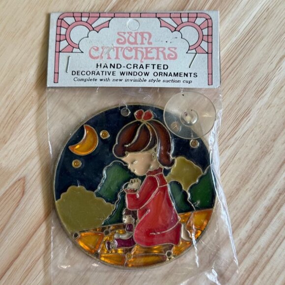 Vintage Suncatcher Girl Praying w Doll Design W/Suction Cup 3-1/4" Brass Glass - Picture 1 of 4